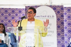 Marcia Fudge Instagram - I was in Birmingham, AL today with @repterriasewell and @woodfinforbham to announce $370 million in awards to bring new housing and economic opportunity to eight communities.

We are committed to bringing real change to the people who need it most in Birmingham and across the country. #hudontheroad