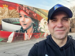 Marcin Dorociński Instagram - Pozdrawiam Was serdecznie z pięknego Montrealu! 

Ale Polska zawsze w serduszku. Z tęsknoty namalowałem na szybko oto ten mural.

Dobrej soboty! ♥️
Wasz M.