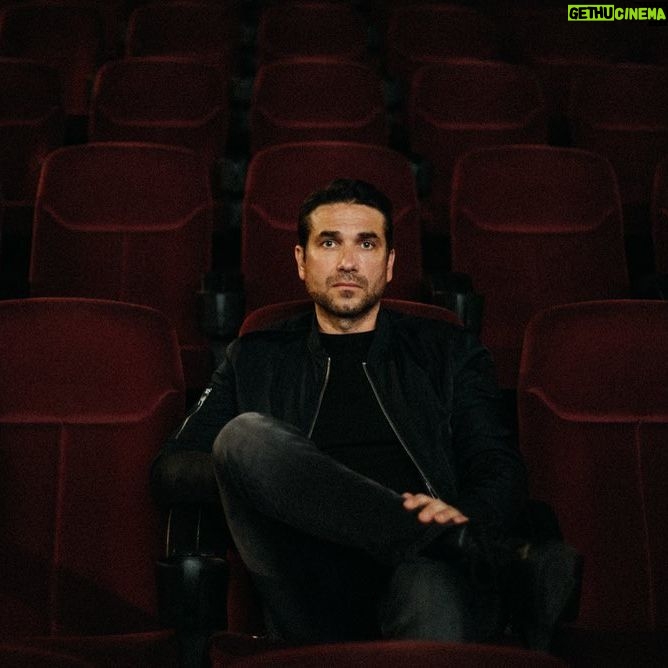 Marcin Dorociński - 3.9K Likes - I kolejne zdjęcia z cyklu #maginakina, tym razem dzięki uprzejmości Pani Urszuli Komsty: koordynatorki projektu @kino_kobiet.
📸 Gosia Żuk