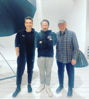 Marcin Dorociński Instagram - Nową, ekscytującą przygodę czas start! I to w tak doborowym towarzystwie Pana Piotra Fronczewskiego i Tadka Śliwy @sliwatadeusz! Nie mogę się doczekać, by podzielić się z Wami efektami tego szalonego projektu. A to już wkrótce! Będzie zabawnie!

Dobrej soboty,
Wasz M.

PS. Byliście już na „Dżentelmenach”?
