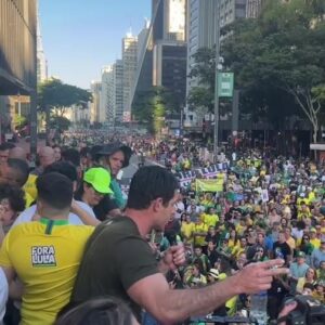 Marco Antônio Costa Instagram - 🇧🇷AGORA: Diretamente da Av. Paulista. O povo pelo povo! 💪