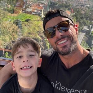 Marco Costa Instagram - Hoje o “meu” Mais velho esta de parabens 8 aninhos💚💚💚
Meu porque te trato como tal! sei qual o meu lugar, e tu sabes qual é o meu!
Que possa ver te crescer  e que te possa ajudar a ser Sempre um menino/homem melhor!
Vamos ser os melhores amigos ate que eu seja velhinho🙈
Amo te meu puto Vicente
Hoje vamos festejar 💚💚💚

Parabéns a ti tambem meu amor @carolinamnpinto 
8 anos que começaste a ser essa mãe maravilhosa