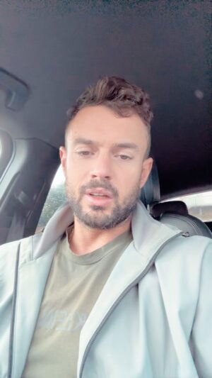 Marco Costa Instagram - Nunca me senti mais que ninguem, Nunca achei que teria um “Dom” para alguma coisa, apenas desde pequeno sempre fui focado nos meus sonhos e procurei/ continuo a procurar maneira de os realizar!
Recebo msg lindas de pessoas que se inspiram e agarram a mim para se motivarem!
Eu agradeço e fico de coração cheio!
Não sou mais que cada um de voces, nao sou Coach, nem Guru, apenas mostro no dia a dia aquilo que eu faço e acredito!
Às vezes temos apenas de acreditar e fazer por isso e tudo começa a correr melhor, atenção que dentro do correr melhor os problemas e os desafios continuam a aparecer por vezes quanto mais crescemos mais problemas temos também, mas a maneira que os vamos encarar isso sím fará a diferença, deixo vos uma frase que o meu Pai dizia muitas vezes “Aquilo que nao tem Remédio, Remediado  está!”
Foquem se no que podem controlar
Tudo o resto é a maneira como encaramos!

Estamos juntos , e se eu de alguma maneira ja fiz a diferença para ti, e se fizer sentido deixa aqui o teu 💪🏼🍀

Estamos juntos