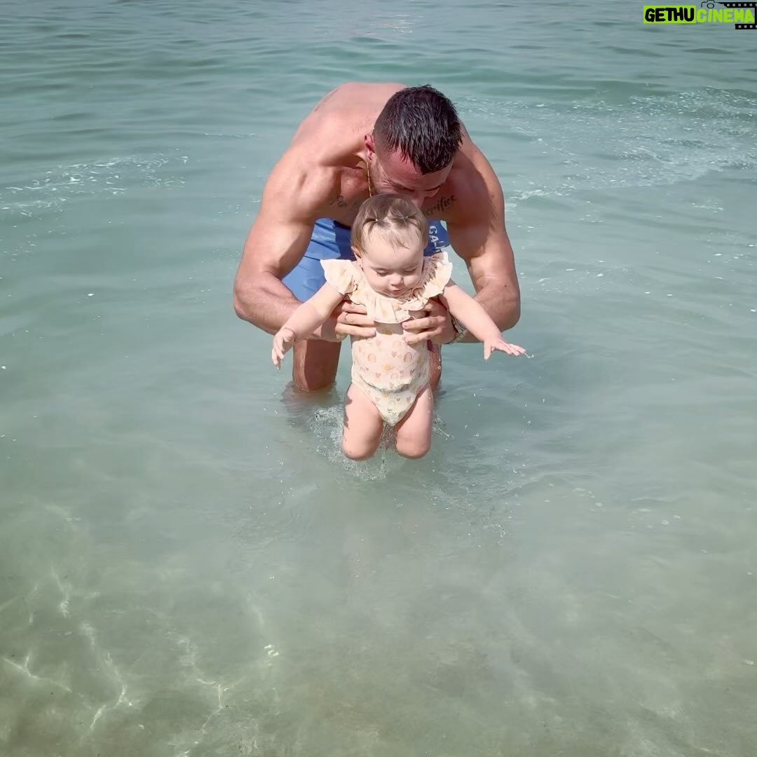 Marco Costa - 32.6K Likes - Deixo a legenda para vocês!
Na minha cabeça so consigo descrever estes momentos com
FELIZ💚💚💚
Família é tudo e eu amo a minha❤️
@carolinamnpinto