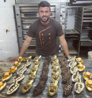 Marco Costa Instagram - Diz me que é Páscoa sem dizeres que é  Páscoa 🐣 

Qual o teu preferido 
Ferrero Rocher,
Kinder,
Oreo Doce de leite,
Nutella kitKat,
Ou chocolate branco e”