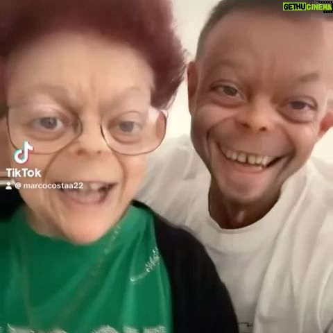 Marco Costa - 17.1K Likes - Hoje a minha Avó 👵🏻 a avó de todos nos que me acompanham esta de parabéns!
São os 18 aninhos desta jovem que eu quero que dure muitoos mais!
Amo a minha avo, e amo a energia e ensinamento que ela me da, de ver a vida sempre com um sorriso na cara!
Parabéns Avo Alcina
Hoje quero que todos desse lado mandem uma msg de parabéns a avo @alcinasilva1943 que ela ama tudo o que lhe enviam!
obrigado a todos pelo amor que mostram pela Avo mais linda e bem disposta do mundo!