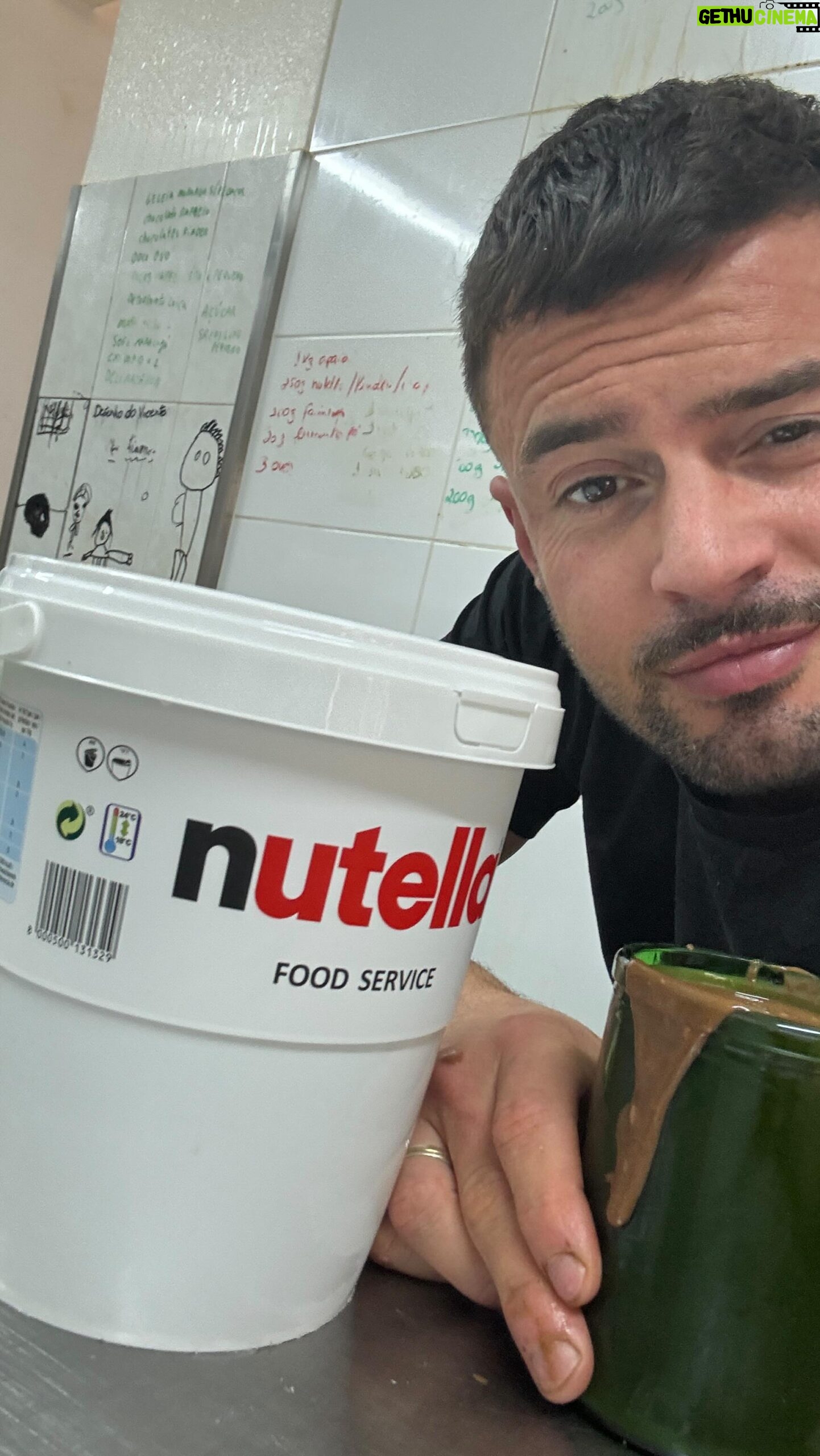 Marco Costa - 22K Likes - Queres aprender a fazer uma Nutella caseira
Sabor incrivel?
É FACIIIIIIL
Precisas
3 canecas de avelas sem pele
1 caneca dê açúcar em pó
1/3 da caneca de cacau em pó
1 pitada de sal
1 uns 50 ml de oleo girassol
Vê os passos no video!
Menciona aqueles teus amigos viciados em Nutella e não podem perder a receita!
Peço te que se gostaste des um like, partilhes e ajudes a crescer!
Deixa a tua opiniao nos comentários
Estamos juntos
