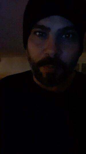 Marco D'Amore Instagram - Ho letto ed ascoltato mirabolanti discorsi sul futuro che verrà e dunque, per l’inizio dell’anno nuovo, non potevo esimermi dall’esprimere anche io parole cariche di senso e profondità! Spero che l’altezza dei temi proposti colpisca i vostri animi e vi aiuti a cominciare questo nuovo anno … col botto! … 😁 #happynewyear #2023