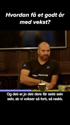 Marco Elsafadi Instagram - Hvor lenge siden tok du et valg som skremte deg, eller skapte ubehag? De vanskelige valgene kan ofte være de klokeste også. 

Dette er et utdrag fra dialogen med mine venner i 
@gventertainment_  om hva som må til for å skape vekst og utvikling. 

Det gjelder å bryte ut av komfortsonen, selv om vi kanskje trives best der. Oftest når du tar valg som skremmer deg, eller skaper ubehag, så opererer du i læringssonen, rett utenfor komfortsonen. 

I læringssonen gjelder det å være modig og tålmodig. Da trenger vi bevissthet, vilje og en god dose mot. Dette skal vi ikke drive med hver dag og hele tiden, for vi trenger å slappe av og nyte komfortsonen også. 

Men prøv å bryte ut av komfortsonen en gang eller to hver uke, så du ikke gror fast der, da blir 2021 et år med mer vekst og spenning. Det garanterer jeg. Lykke til. ❤️💯

www.marco.no 

#motgang #vekst #modig