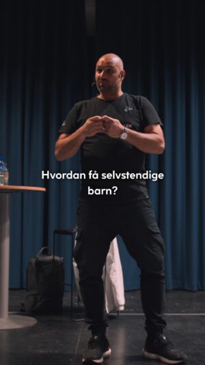 Marco Elsafadi Instagram - Foreldre som stiller barna sine kloke og relevante spørsmål, bidrar til å utvikle barnas interesse for dialog. 

Barna vil også forplikte seg mer til å søke gode svar og bli mer ansvarlige. 

I det lange løp bli barn og ungdom mer selvstendige og tryggere på seg selv. 

Hva spør du barna dine om, og hvorfor? 🤷🏽‍♂️♥️ 

#relasjoner #norge
