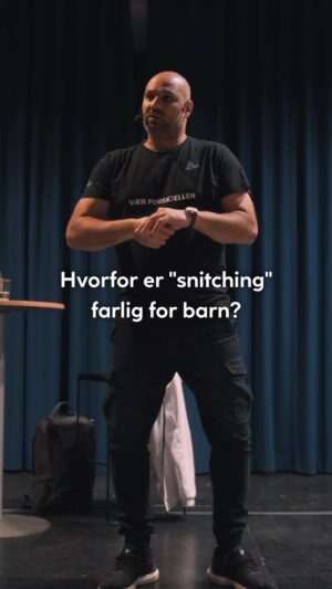 Marco Elsafadi Instagram - Ungdomstiden er krevende for mange, men utfordringene ungdom står i har endret seg de siste årene. Frykten for å bli stemplet som snitch er stor og preger mange ungdommer sine valg. Dette er nytt for oss voksne, og dermed vanskelig å gjøre noe med. 

Til ungdommen; 
Hver gang dere bruke ordet «snitch», blåser dere liv og styrke i begrepet. Det beste dere kan gjøre er å slutte å bruke ordet og minne hverandre på det hvis en venn glemmer seg. Med tiden vil ordet gradvis forsvinne igjen. 

Til voksne;
Snakk med ungdommene om hvordan de opplever kulturen rundt «snitching» og forklar viktigheten av å bry seg om hverandre og om egen psykisk helse. Ungdom trenger å sette ord på de vanskelige følelsene som av og til dukker opp.

#snitching #barn #norge