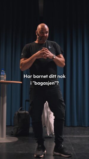 Marco Elsafadi Instagram - Vi foreldre ønsker at barna skal bli selvstendige og mestre livet, når de en dag flytter ut i voksen alder. 

Da er det fint å tenke på hvilke verdier vi representerer, som de kan lære mens de fremdeles bor hjemme.

Verdier blir til ved måten vi oppfører oss på og måten vi snakker med hverandre på. 

Det kan være lurt å tenke på hvilke type spørsmål vi ønsker å inspirere barna våre med, som vi kan ha i den faste dialogen. Ikke la samtalene bare styres av tilfeldigheter.

#barn #relasjoner #norge