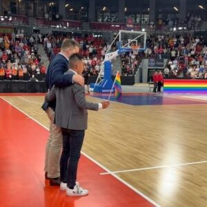 Marco Elsafadi Instagram - Takk for en nydelig og viktig markering før landskampen mellom Norge og Danmark. Basket er mer enn bare idrett… ♥️🏳️‍🌈🙌🏽
Idrett bør alltid være mer enn bare idrett. Heia Norge.
