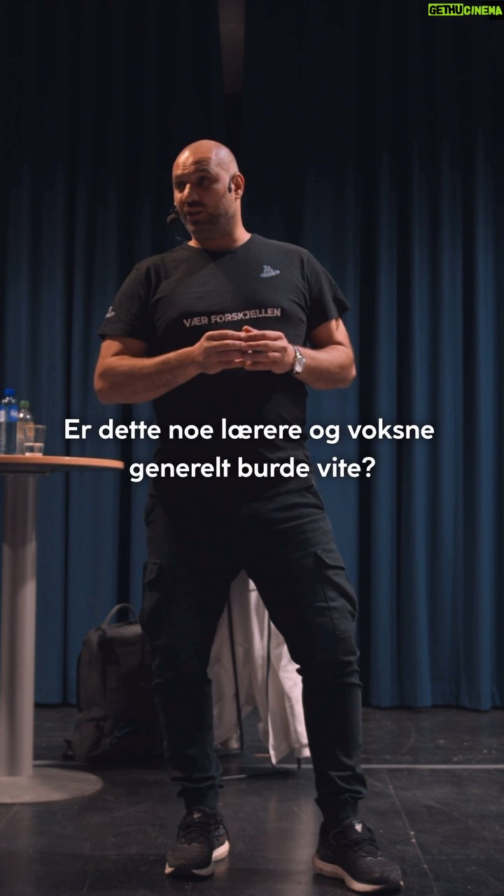 Marco Elsafadi - 741 Likes - Ungdom lytter bedre til voksne de liker. Som lærere bør vi etablere gode relasjoner til elevene, slik at motivasjonen til å lytte til oss øker.
Vi har sikkert alle hatt lærere som vi ble mer inspirert av enn andre. Grunnen var mest sannsynlig fordi relasjonen til den læreren var bedre.
Når vi underviser i skolen er vi i servicebransjen.
#relasjoner #barn #voksne #norge