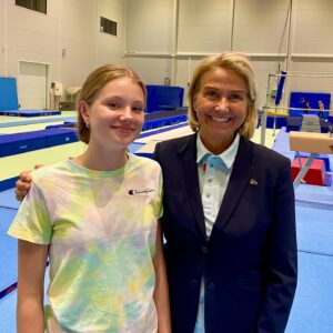Marco Elsafadi Instagram - Idrettspresident Berit Kjøll besøkte Bergen i dag og møtte blant annet Frida på 14 år som uttalte at hun har klare ambisjoner om OL deltakelse i turn. Frida inspirerte meg til å teste trampet i Åsane Arena. Et anlegg på 30 000 kvadratmeters aktivitetsflate. Her skal det praktiseres «Idrettsglede for alle». 
Tusen takk for hyggelig omvisning Roald Bruun-Hanssen. 

Vi hadde også et fruktbart møte mellom NIF, Vestland Idrettskrets og byrådsleder Roger Valhammer. Bergen kommune satser på barn og idrett. Det er vi stolte av. Veldig fint å høre om ambisjonene om en Fysak hall i hver bydel, så det er aktivitetsmuligheter også for de som ikke driver organisert idrett. 

Takk for en inspirerende dag på mange måter. 🙏🏽❤️
#åsanearena #vestlandidrettskrets #nif #bergenkommune