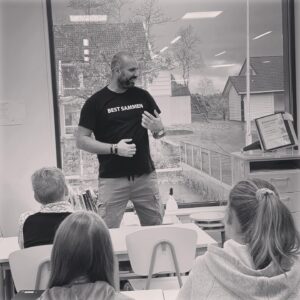 Marco Elsafadi Instagram - Det er noe magisk med å ha dialog med ungdom. Deres ærlighet og deres evne til å se verden uten filter, er befriende. Kjære ungdom; takk for inspirasjonen. 🙏🏽❤️❤️

#inspirasjon #fremtiden #bestsammen

www.marco.no 

🎬👇🏽
GV Entertainment