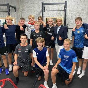 Marco Elsafadi Instagram - Idrettspresident Berit Kjøll besøkte Bergen i dag og møtte blant annet Frida på 14 år som uttalte at hun har klare ambisjoner om OL deltakelse i turn. Frida inspirerte meg til å teste trampet i Åsane Arena. Et anlegg på 30 000 kvadratmeters aktivitetsflate. Her skal det praktiseres «Idrettsglede for alle». 
Tusen takk for hyggelig omvisning Roald Bruun-Hanssen. 

Vi hadde også et fruktbart møte mellom NIF, Vestland Idrettskrets og byrådsleder Roger Valhammer. Bergen kommune satser på barn og idrett. Det er vi stolte av. Veldig fint å høre om ambisjonene om en Fysak hall i hver bydel, så det er aktivitetsmuligheter også for de som ikke driver organisert idrett. 

Takk for en inspirerende dag på mange måter. 🙏🏽❤️
#åsanearena #vestlandidrettskrets #nif #bergenkommune