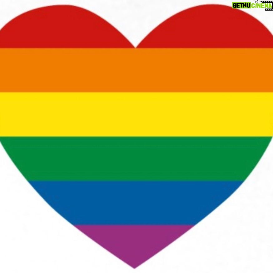 Marco Elsafadi - 262 Likes - Vi mÄ alle ta et oppgjør med egne tanker og egne valg, og være mer tydelige og modige i vÄre ytringer fremover.
For Ä skape den rausheten og toleransen vi trenger for Ä gi hverandre rom til Ä være den vi ønsker Ä være, og elske den vi ønsker Ä elske, mÄ vi se oss i speilet. Jeg kan ikke forandre andre, kun min egen holdning til andre.
Men raushet og toleranse lager ikke seg selv. Det innebƦrer litt innsats og trening fra hver og enkelt av oss. Treningen foregĆ„r nĆ„r vi mĆøter mennesker som trigger oss og gjĆør oss urolige. Da har vi muligheten til Ć„ snakke oss selv til fornuft og trene pĆ„ toleranse ved Ć„ tenke; Ā«Du skal fĆ„ lov til Ć„ vƦre deg, og jeg skal trene pĆ„ Ć„ vƦre raus og tolerant nĆ„. Du gjĆør meg til et bedre menneskeā¦Ā»
Dette er ikke enkelt, men helt nødvendig for Ä skape en varmere verden, der vi kan møte hverandre med vennlighet selv om vi ikke ønsker Ä være venner.
Et minimum av vennlighet i de vanskeligste mĆøtene mellom oss er godt nok for meg. Jeg beundrer folk som mobiliserer vennlighet nĆ„r vi egentlig ikke har lyst. šš½šš½šš½
Unner dere alle en fin og fredelig sommer - og god trening. ā„ļøš
Marco.