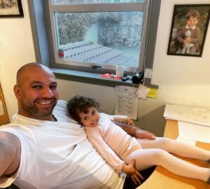 Marco Elsafadi Instagram - Våknet til gratulasjoner, kort og gaver fra disse nydelige barna mine. ❤️🙏🏽 Jeg er velsignet med tre friske og fine barn. 
Gratulerer med farsdag til alle fedre. 

#kjærlighet #familieførst #farsdag🙏🏼