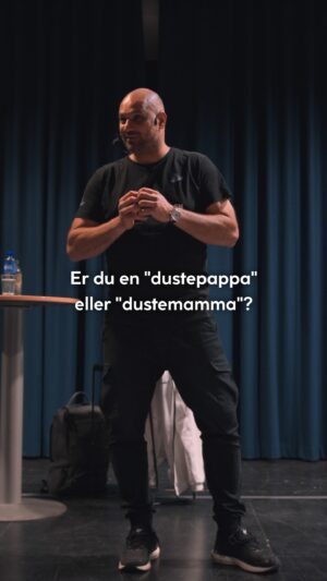Marco Elsafadi Instagram - Det er av og til vanskelig å forstå barna våre, spesielt hvis vi har forskjellige måter å tolke verden på. 

Mange foreldre kan blir frustrerte når barna sier eller gjør noe som ikke samsvarer med foreldrenes virkelighet. 

Husk at det er vi som er voksne og som må tilpasse oss så godt vi kan, for å bedre forstå våre barn. Det er kanskje ekstra viktig når de blir ungdommer og trenger å markere seg sterkere. 🙏🏽♥️

Jeg har også bommet i møte med mine barn, det er helt vanlig. Men så gjelder det å lære av egne tabber og reparere. Tilpasse. Og fortsette å heie på, tilrettelegge for, og stille opp for barna våre.

#relasjoner #barn #norge