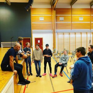 Marco Elsafadi Instagram - Alle gode ting er tre. Takk for tre fine foredrag, på Stranda ungdomsskole, Vestborg VGS og Stranda VGS. 
Det handler om samspill og sunt selvsnakk. Takk for de gode og ekte samtalene etterpå. 🙏🏽❤️

Og en varm takk til Robin, Elias og Sebastian som ler AV meg, og ikke med meg... de er i det minste herlig-ærlige. 😂😂❤️💪🏽

For mer info www.marco.no

#suntselvsnakk #bestsammen #samspill #campsenkveld