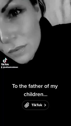 Marco Elsafadi Instagram - Barn drømmer ofte om at deres skilte foreldre skal finne sammen igjen. Ikke fordi det er viktig at de blir kjærester igjen, men for å ha de viktigste personene sine samlet igjen. Ei jente sa til meg en gang: «Jeg vil at foreldrene mine skal bo sammen igjen, sånn at jeg slipper å forlate en jeg er glad i hele tiden»…

Når vi ikke klarer å innfri denne drømmen eller ønsket til barna, så er det viktig å gi dem det nest beste alternativet. At foreldrene samarbeider godt, er vennlige mot hverandre og vil hverandre vel. Vil du være god mot ditt barn, vær god mot den andre forelderen. 

Og ja, jeg vet at det ikke alltid er lett. Det er mange som har opplevd forferdelige brudd med krenkelser og krevende opplevelser. 
Likevel må jeg minne om at alle «kameler» foreldrene svelger i samspill med exen, er til barnets beste. 

Konflikt mellom voksne skaper indre konflikt i barna. Også de stille konfliktene…

Jeg synes det er beundringsverdig når foreldre evner å være gode mot hverandre også etter et brudd. Tusen takk Celine, for den fine filmen du la ut i sosiale medier. Jeg ble inspirert og rørt. Heldige er dine barn. 

Del filmen og spre litt inspirasjon folkens. 

Ha en nydelig kveld. 
Marco.