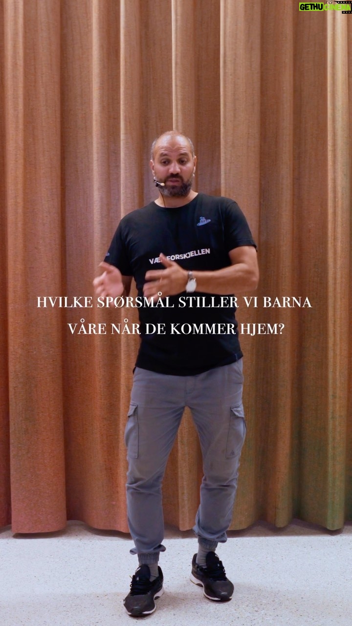 Marco Elsafadi - 4.3K Likes - Hvilke spørsmål stiller vi barna våre når de kommer hjem fra skolen eller fra et idrettsarrangement? Spørsmålene vi stadig stiller, er det barn intuitivt oppfatter som viktige for oss foreldre.
I tillegg vil svarene barna kommer frem til, bli del av deres selv-snakk.
Velg kloke og byggende spørsmål når du kommuniserer med barnet ditt. 🙏🏽♥️
#barn #norge #kommunikasjon