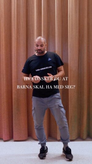 Marco Elsafadi Instagram - Når barna er små, er det mange foreldre som tror vi har så innmari god tid til å oppdra barna. Men tiden flyr og plutselig er de klare til å flytte ut. Da innser vi brått at barna har bodd hjemme «på lånt tid».

Men hva ønsker du at barna dine skal ha med seg i bagasjen når de tar steget ut i den store verden? Og hva trenger de for å mestre livet?🤷🏽‍♂️♥️

Jeg husker veldig godt min datter Sarah sin første skoledag. Det er jo ikke så lenge siden engang… hun går plutselig på ungdomsskolen. 

Tiden flyr og det kan være fint å ta en fot i bakken innimellom, for å sikre at vi gir barna det vi tenker de vil ha bruk for og glede av på deres livsvei. Bruk tiden godt mens du har muligheten. 
🙏🏽♥️