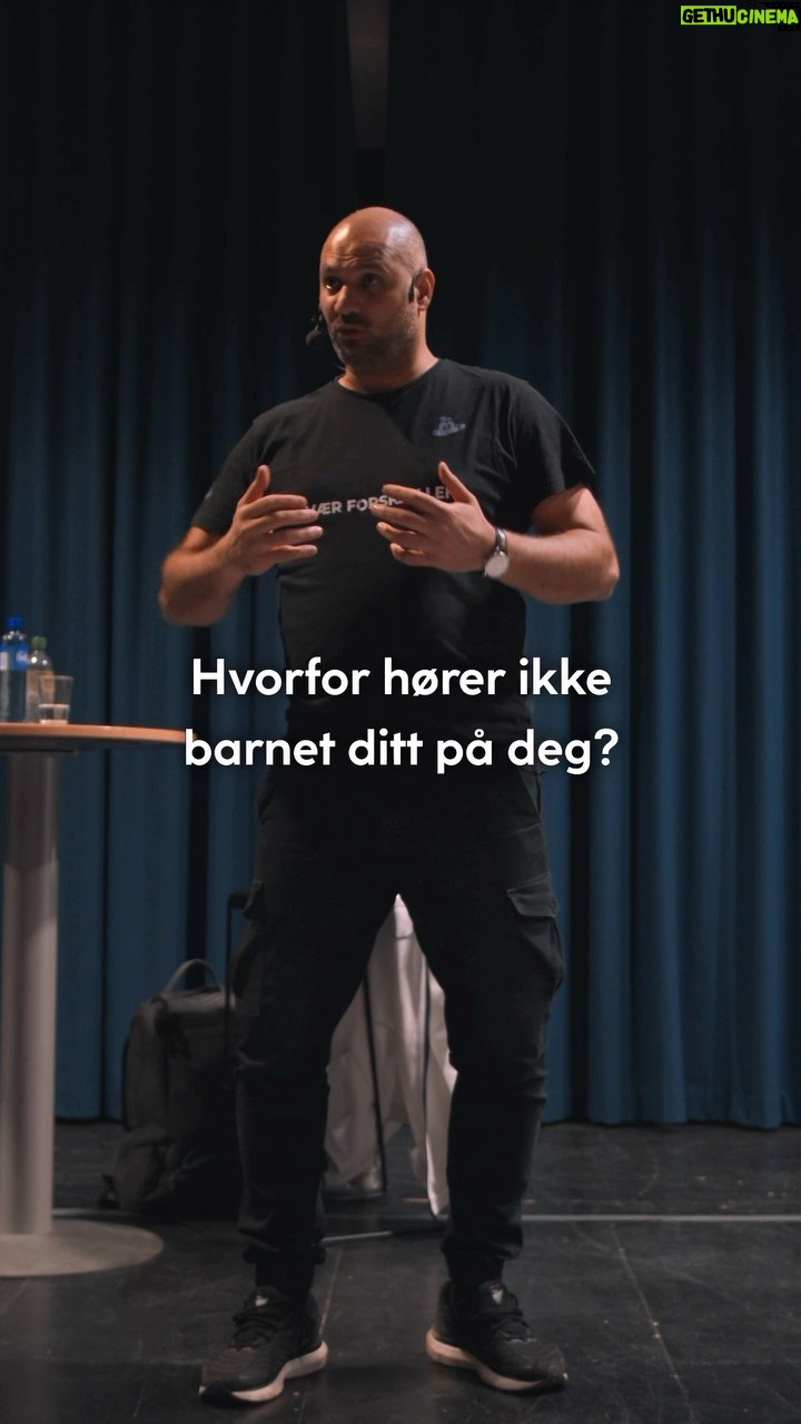 Marco Elsafadi - 479 Likes - Kvalitetstiden vi som voksne bruker med barna er helt avgjørende for hvor sterk relasjonen blir.
I forlengelsen av en god relasjon, vil også dialogen bli bedre. Og hvis vi ønsker å stille krav eller sette grenser så henger det også sammen med relasjonen, for vi kan ikke stille høyere krav enn relasjonen tillater.
Oss voksne må huske å gjøre ting i riktig rekkefølge, ellers blir det krøll, og da er det lett å skylde på barna eller ungdommene.
#relasjoner #barn #voksne #norge
