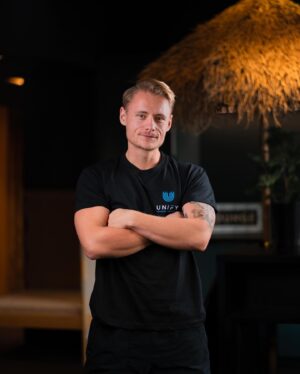 Marco Elsafadi Instagram - @unify_norge  har mange gode forbilder blant våre ungdommer. På høsten i 2020 sertifiserte vi 15 gutter til Juniorledere. Og så fort samfunnet åpner opp for det, skal vi sertifisere ferdig 9 jenter også. Vårt slagord er «for ungdom - med ungdom», og vi gleder oss til å se disse 
forbildene i aksjon. 

#bestsammen #forbilder

for mer info👇🏽

www.marco.no

📸 @gventertainment_