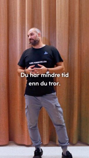 Marco Elsafadi Instagram - Gode verdier bruker vi til å ta gode valg i hverdagen. De fungerer som et slags kompass og hjelper oss å navigere. Når en ungdom fristes inn i noe destruktivt, er sjansen større for at ungdommen takker nei hvis det føles feil i kroppen. Og den følelsen kommer fra de gode verdiene våre. 

Derfor er det viktig at vi lærer barna noe om gode verdier. Hvordan gjør du det med dine barn? 🙏🏽♥️

#verdier #relasjoner