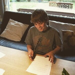 Marco Ilsø Instagram - Me signing my first contract as an actor back in 2006 😁