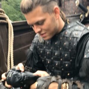 Marco Ilsø Instagram - #TBT Behind the scenes with extras after 13 hours of fighting, beautiful singing (and Alex), hard work, obnoxious laughs, rehearsals and fuckabouts 🔥