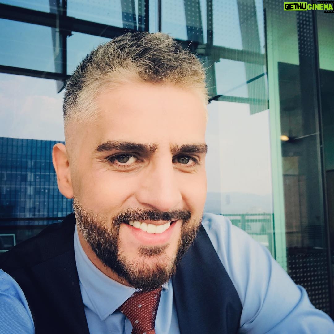 Marco Méndez - 8.6K Likes - #weWork
