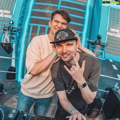 Marco Spronk - 4.6K Likes - waves is out now everywhere. drop a comment to let us know if u vibe with this one.
#hardstyle