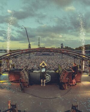 Marco Spronk Instagram - man decibel this year was absolutely incredible. thanks everyone for rocking out 🤘🏻 def one of the best. swipe for some viddys. 

s/o to @devinwildnl @aversiondj_ and @officialb2s 

#hardstyle