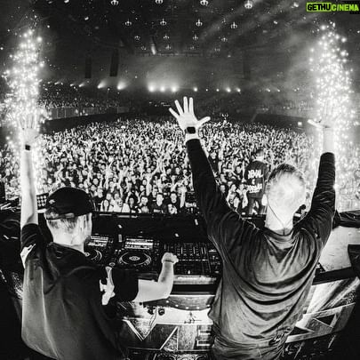 Marco Spronk - 4.4K Likes - 300 COMMENTS AND WE’LL DROP OUR REVERZE SET. ✨ #hardstyle #enlightenment
