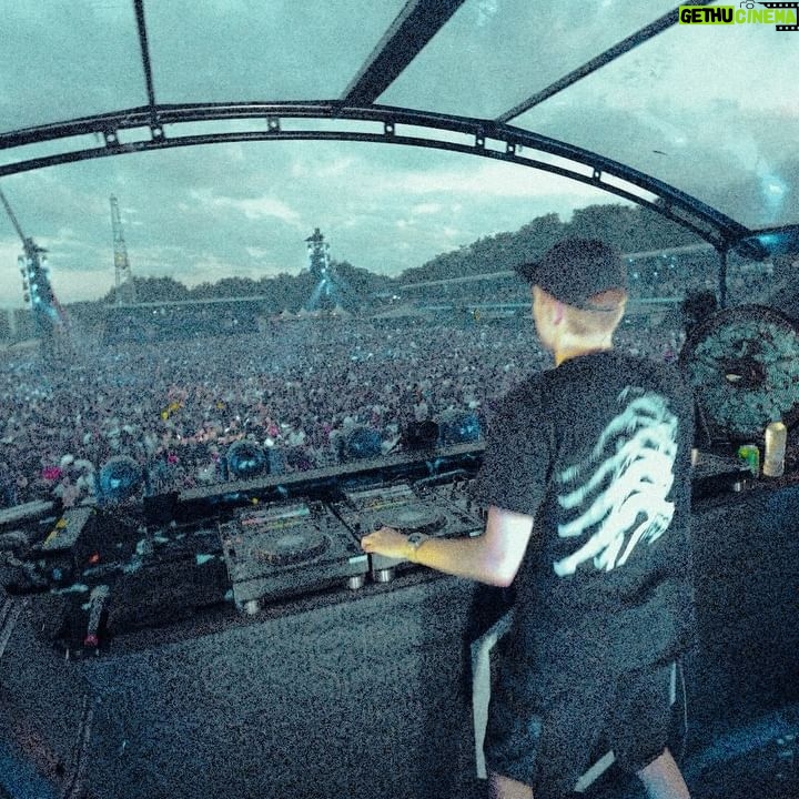 Marco Spronk - 4.2K Likes - man decibel this year was absolutely incredible. thanks everyone for rocking out 🤘🏻 def one of the best. swipe for some viddys.
s/o to @devinwildnl @aversiondj_ and @officialb2s
#hardstyle