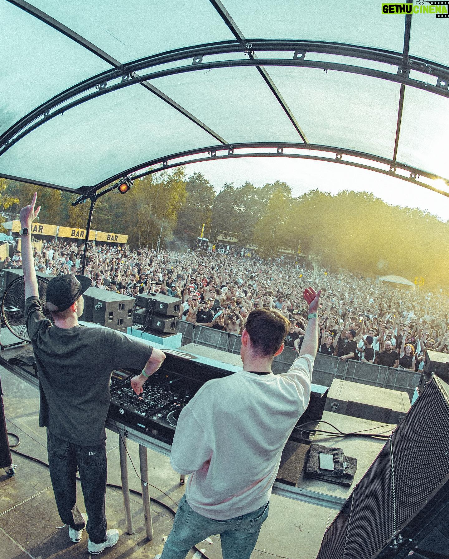 Marco Spronk - 4.2K Likes - man decibel this year was absolutely incredible. thanks everyone for rocking out 🤘🏻 def one of the best. swipe for some viddys.
s/o to @devinwildnl @aversiondj_ and @officialb2s
#hardstyle