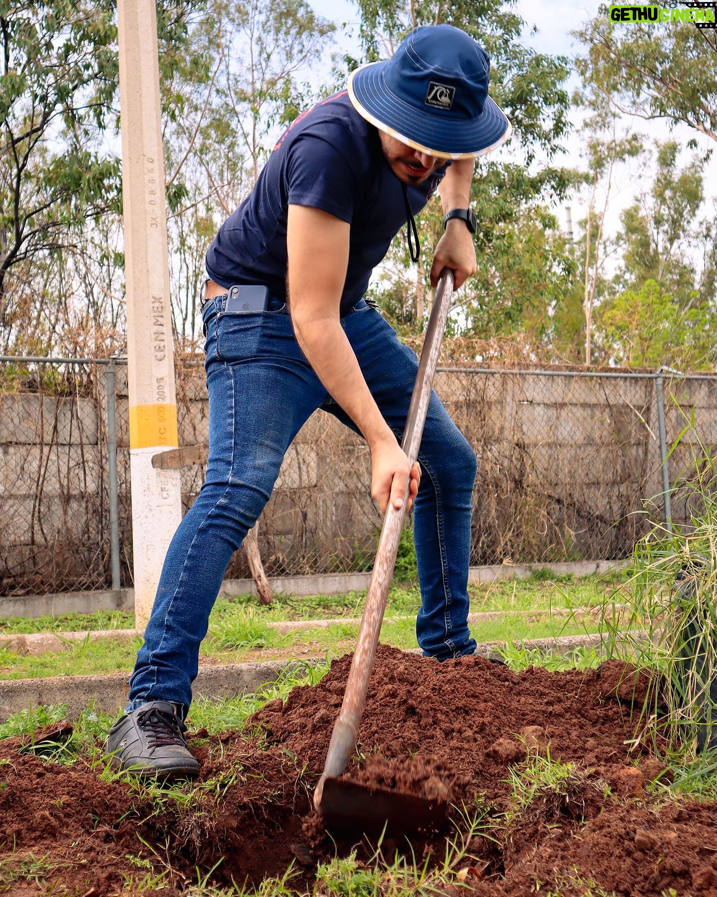 Marco Tostado - 3 Likes - El domingo se llevó a cabo la jornada de reforestación en Tepatitlán previo al temporal de lluvias , la comunidad de Tepatitlán puso su granito de Arena .
GRACIAS a todas y a todos !
Logramos plantar más de 170 árboles .
Gracias a todos nuestros patrocinadores .
@quiksilvermexico
@roxy_mx
@ecoviverotepa
@gobierno_de_tepatitlan
@donkrestaurant
@evobac.mx
@mangiatoia_restaurant
Fotografías tomadas por @juanpablotostado_9918
#replantemoselfuturo