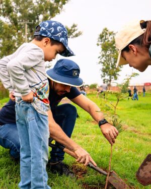 Marco Tostado Instagram - El domingo se llevó a cabo la jornada de reforestación en Tepatitlán previo al temporal de lluvias , la comunidad de Tepatitlán puso su granito de Arena .
GRACIAS a todas y a todos ! 
Logramos plantar más de 170 árboles .
Gracias a todos nuestros patrocinadores .
@quiksilvermexico 
@roxy_mx 
@ecoviverotepa 
@gobierno_de_tepatitlan 
@donkrestaurant 
@evobac.mx 
@mangiatoia_restaurant 
Fotografías tomadas por @juanpablotostado_9918
#replantemoselfuturo