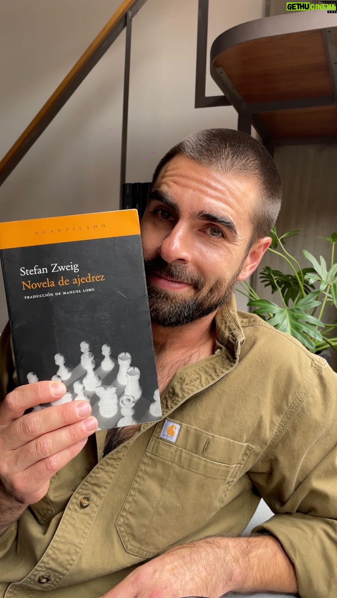 Marco Tostado - 3 Likes - Novelas cortas , novelas que posiblemente en un fin de semana podrías devorarlas , intensas , que despiertan un hambre feroz por devorar cada página .
Comenta cuál es tu novela corta favorita ?
