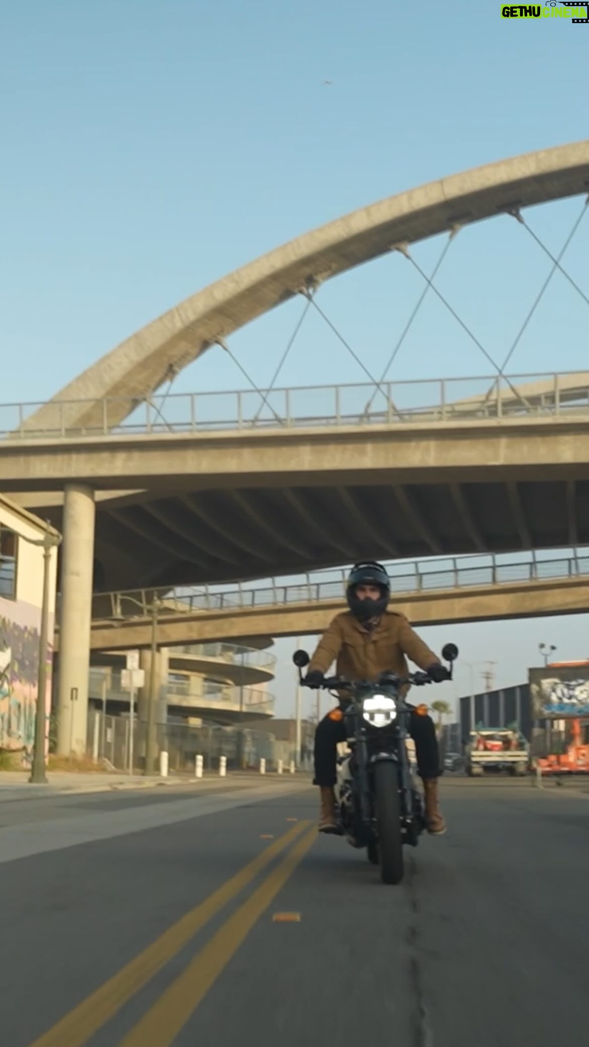 Marco Tostado - 3 Likes - Los Ángeles , California , Diciembre 2023 .
Tomando las calles de la ciudad con la #shotgun650
@royalenfield @royalenfield_mx #publicidad