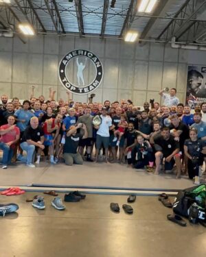 Marcos Rogério de Lima Instagram - Você é o cara @pantoja_oficial é incrível e inspirador olhar sua trajetória, o @ufc precisa de campeões como você, enquanto os lutadores estão nessa de ostentar e se vestir como um palhaço aparece um cara como você que prioriza sua família, ostenta bons amigos e o trabalho duro.
Você é inspiração irmão Deus abençoe você e toda sua família, você é o nosso campeão meu anãozinho gigante rs! ✌🏾👊🏾🦍