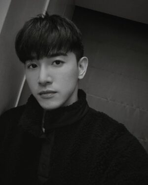 Marcus Chang Instagram - 今天好冷
冷到好想滑雪❄️
大家記得穿暖睡覺別著涼叻

穿上禦寒裝備🐩➡️🐏

#whitemountaineering
#uniqlo