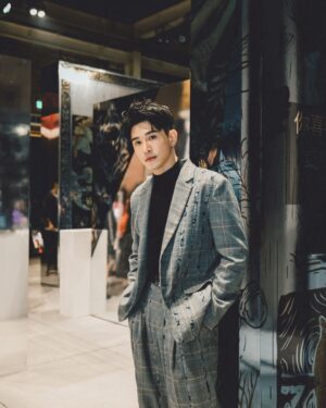 Marcus Chang Instagram - 謝謝@danielwong_official 的邀請
無論是聽覺或是視覺都讓我意猶未盡
童話故事中的角色一一在 2021 AW 的系列裡重生

你是甜美公主還是迷人的大反派呢！？

Thanks for having me!♥️

@danielwong_official

Hairstyle @ben_underhair
Makeup @kaiyu_art
@prettycool_makeup 
Fashion @danielwong_official
Photographer @autumnscope 

#狂野探索
#wildrefelction
#disney
#villain
#danielwong