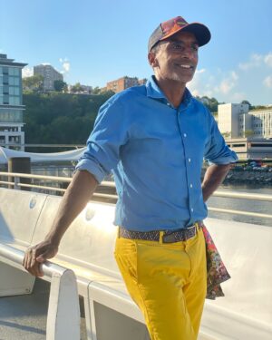 Marcus Samuelsson Instagram - Zion told me this joke the other day, so passing it along to all my fellow parents... 

What do you call a boat full of dentists?

A tooth ferry!