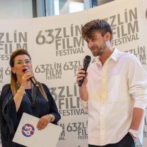 Marek Lambora Instagram - ZLÍN FILM FESTIVAL

Během třiceti hodin na festivalu jsme toho stihli dost! 
Od autogramiády, přes pokřtění tapíra, rozhovory, nespočet společných fotek, večeři s dobrovolníky, až po červený koberec(který byl nakonec “bílý”, páč venku lilo jak z konve😅)! 
Díky všem, že jste mi ty skorodva dny vyplnili do poslední minuty a obzvlášť festivalu za PERFEKTNÍ a MILOU péči!👌🏻

@zlinfilmfestival