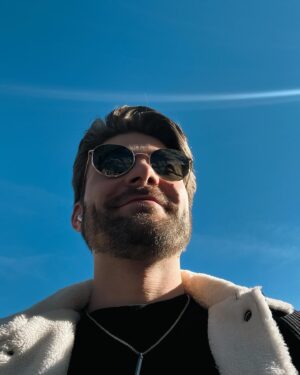 Marek Lambora Instagram - Zaznamenávám první slunečnej den, v uších tuhle pecku a na žádný mrazy už nejsem zvědavej🙌🏻

{Na testovaném subjektu před slunečními paprsky je vidět už po pár vteřinách hned několik změn😌}

#finally