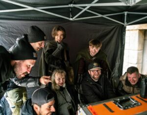 Marek Lambora Instagram - Dneškem prcháme na další část natáčení filmové pohádky ZLATOVLÁSKA🙌🏻

Jsem zvědavej, jestli nám v té nadcházející zimě nezmrznou kamery🥶😅

Víc info hýr @film.zlatovlaska.2025 

📷 @jirka_jevicky 

#movie
#shooting